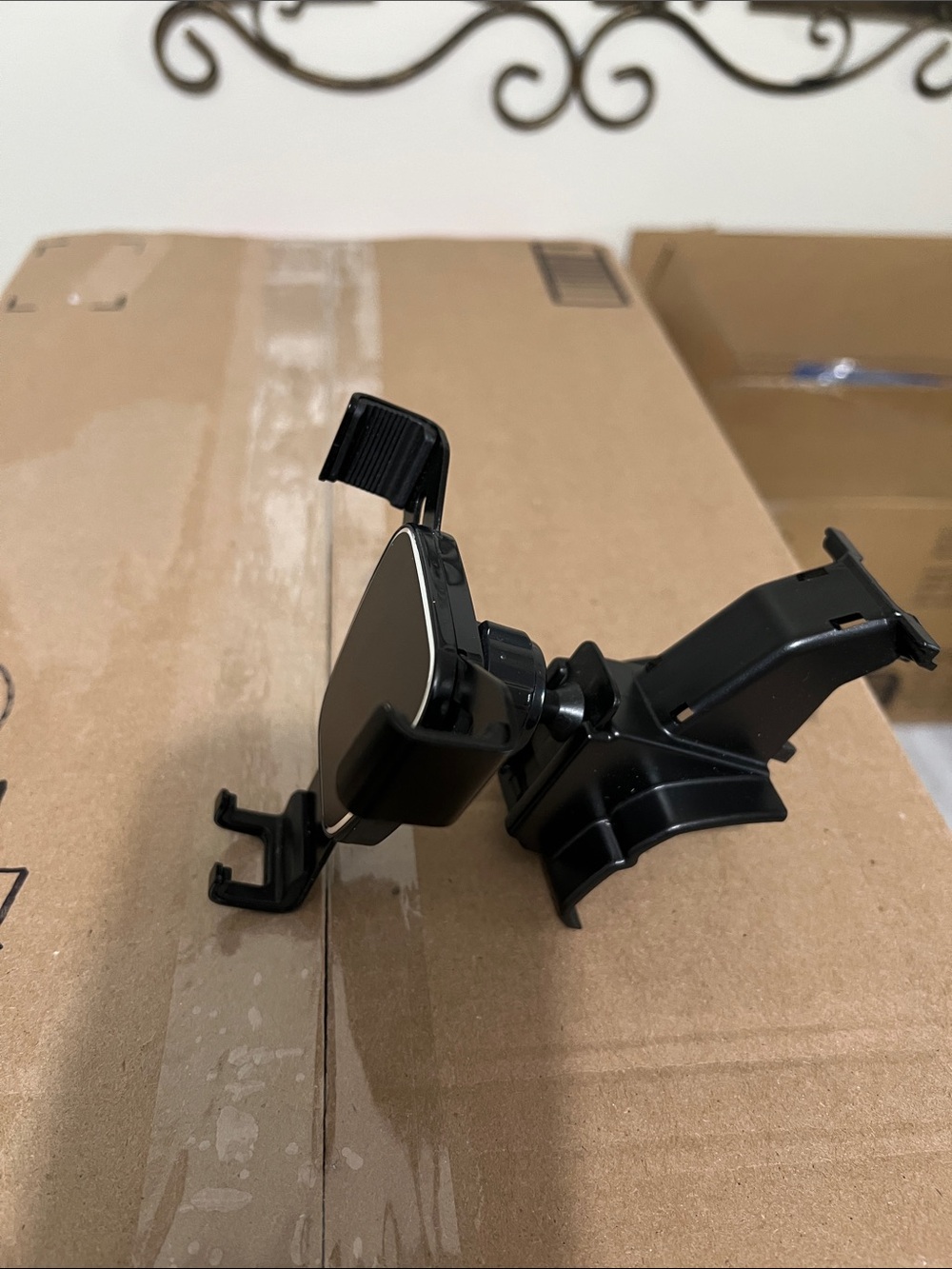 Universal Adjustable Car Phone Mount — Black